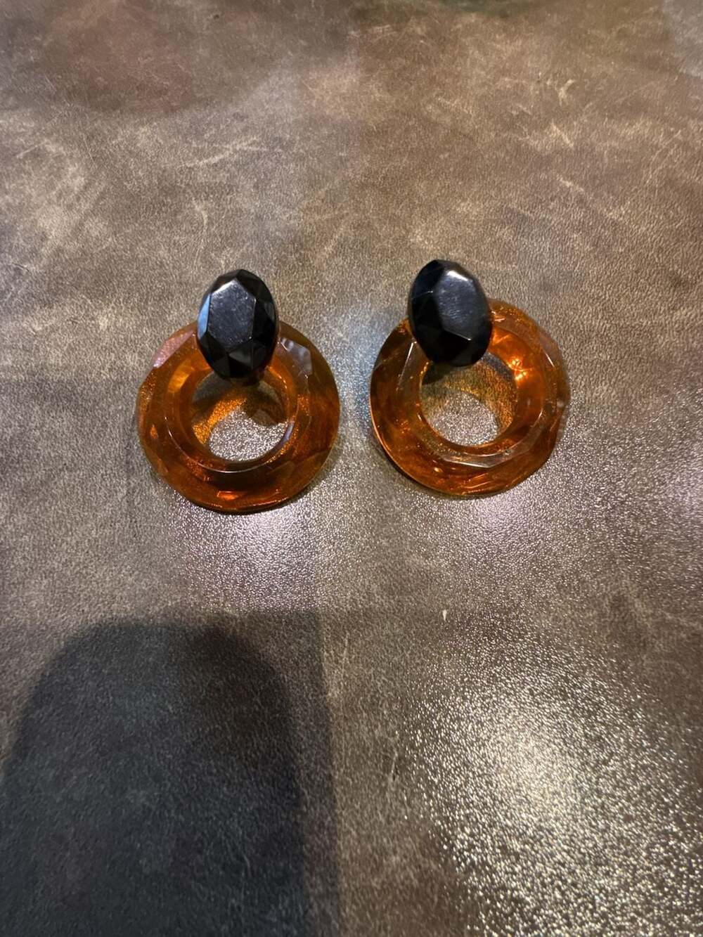 Vintage Lucite 1986 Avon Pierced Earrings Topaz Faceted Brown/Black